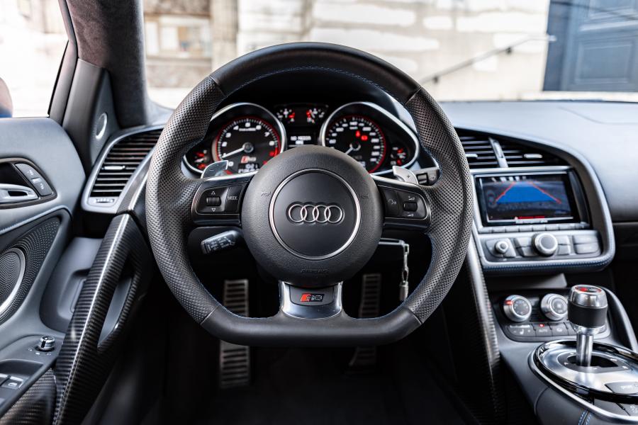 Панель приборов Audi R8 LMX 2014 года  (фото 16 из 39)